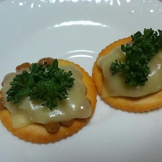 納豆とトロケルチーズのクラッカー☆